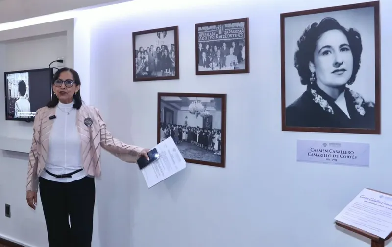 La ex diputada local Rocío García Olmedo, durante un recorrido por la Antigua Sede del Congreso del estado de Puebla ofrecido a medios de comunicación. Foto: Especial
