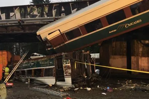 Múltiples heridos por descarrilamiento de tren en Washington