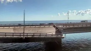 Ataque con drones marinos ucranianos contra el puente de Crimea deja dos muertos