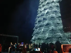 BUAP enciende su tradicional árbol de navidad