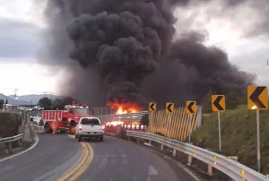 Toma clandestina causa incendio en Huauchinango
