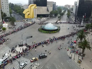 EPN encabeza el desfile militar por el 205 aniversario de la Independencia
