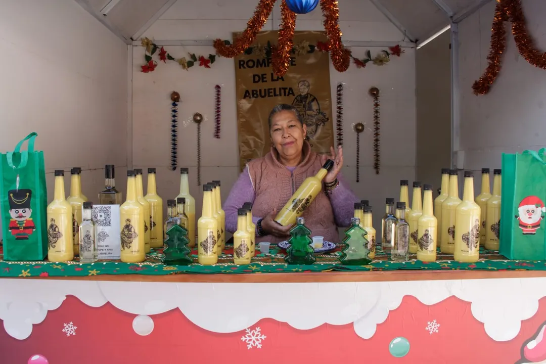 Ventas por más de 1.5 mdp, logran personas artesanas y emprendedoras apoyadas por el gobierno municipal en la temporada navideña