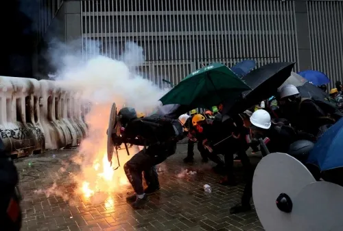 Caos en Hong Kong por protestas y enfrentamientos