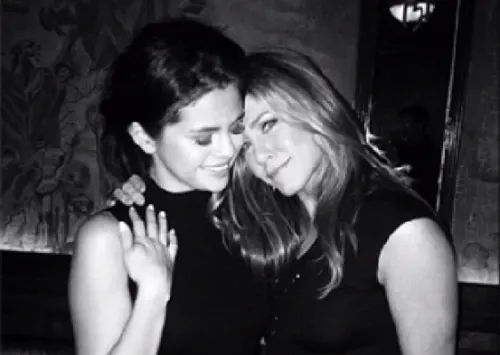 Selena Gómez sale con el ex de Jennifer Aniston