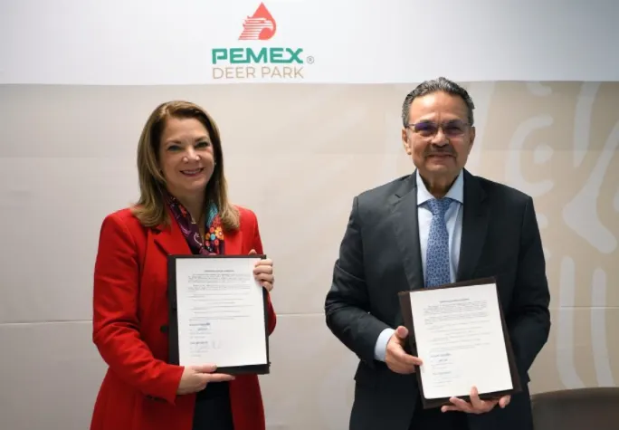 Consuma PEMEX la compra de la refinería Deer Park en EU