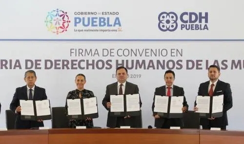 Jesús Rodríguez Almeida firma convenio en materia de derechos humanos de las mujeres