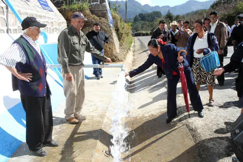 RMV pone en operación sistema de agua potable en Texcalaco