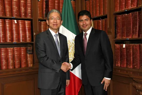 Eduardo Rivera se reúne con Seong Hoa Hong