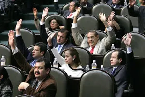 Quitan fueron a legisladores y servidores públicos en México