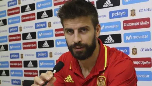 Piqué reafirma que sigue en la selección y aboga por dialogar en Cataluña