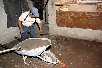 Defraudan a más de 2 mil personas con supuestos programas de piso digno