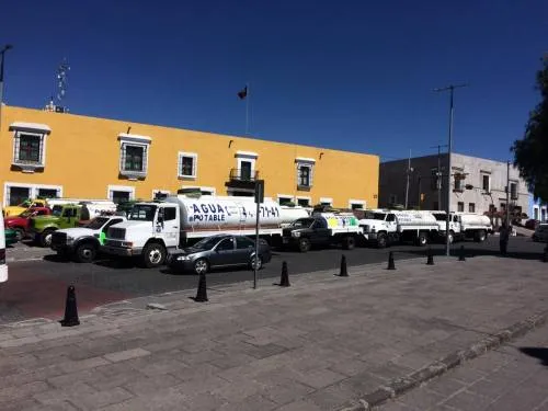 Piperos se manifiestan en Casa Aguayo; exigen más seguridad para frenar ola de robo de sus unidades