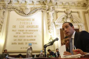 Destaca Riestra solución de conflictos territoriales al comparecer en Cabildo
