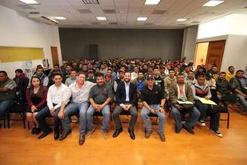 Contratará empresa norteamericana a 60 jornaleros agrícolas poblanos para cultivo de jitomate