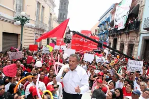 Enrique Agüera ofrece resolver rezagos de Puebla