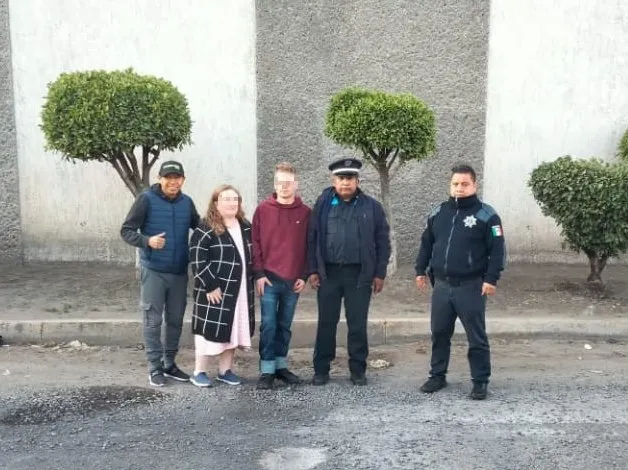 Policías logran evitar suicidio