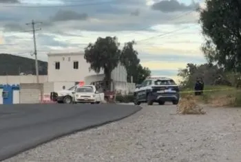 Encuentran los cuerpos de dos mujeres dentro de un vehículo abandonado en Tecamachalco