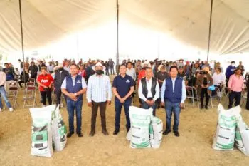 Entregó Edmundo Tlatehui 30 toneladas de fertilizante en San Luis Tehuiloyoca