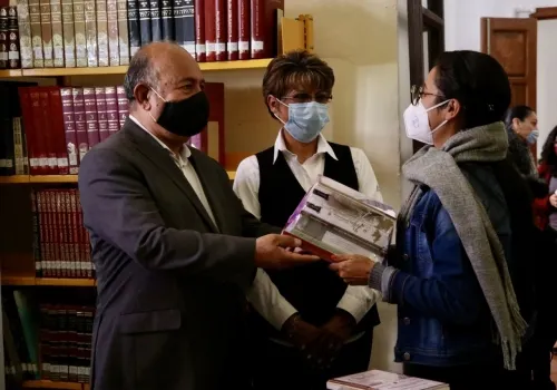 Con entrega de libros, Cultura fortalece la lectura en las 32 regiones del estado