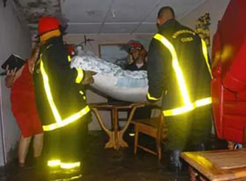Evacuan a más de 8 mil personas en Cuba por inundaciones