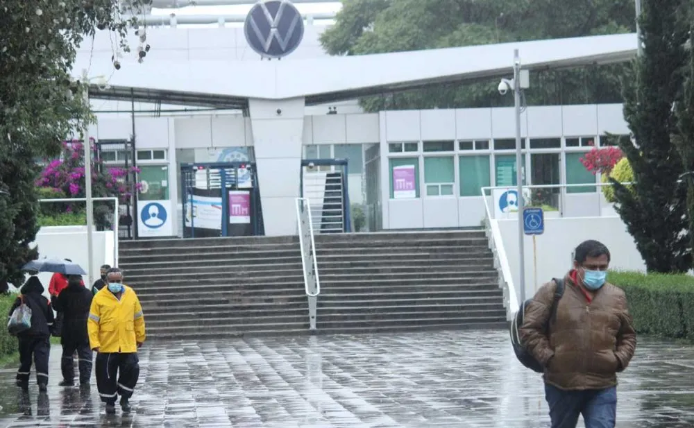 Pide sindicato de Volkswagen aumento salarial del 15%