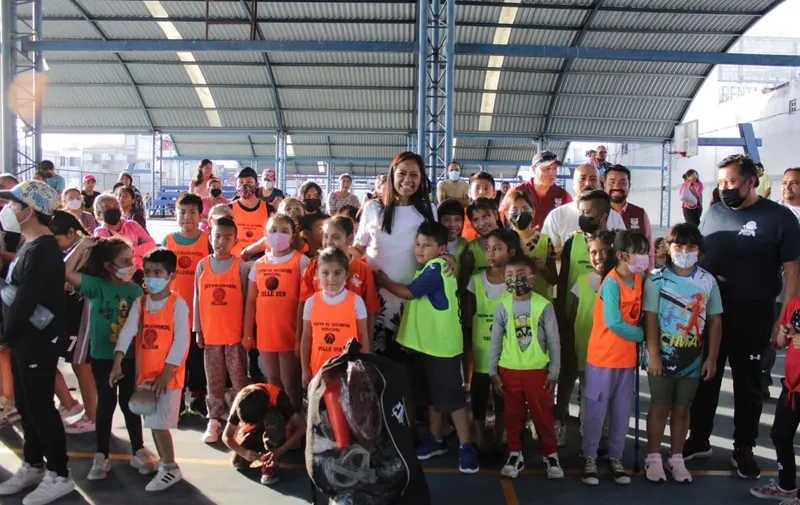 ARIADNA AYALA ENTREGA MATERIAL Y EQUIPO A CENTROS DE INICIACIÓN DEPORTIVA DEL AYUNTAMIENTO DE ATLIXCO