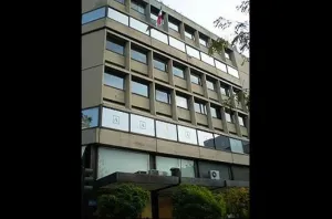 Atacan embajada de México en Atenas