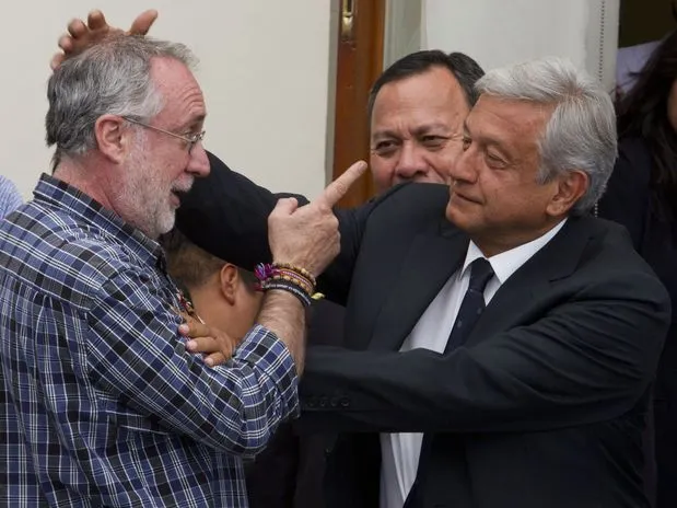 Javier Sicilia reclama a AMLO por inclusión de Manuel Bartlett