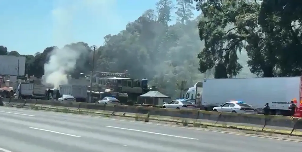 Disputa sindical en la México-Puebla deja un camión quemado y detonaciones de arma de fuego