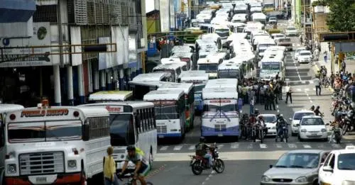 Transportistas de Venezuela rechazan censo para racionar gasolina