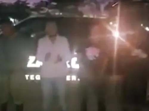 Policías obligan a detenidos a cantar ‘El violador eres tú’