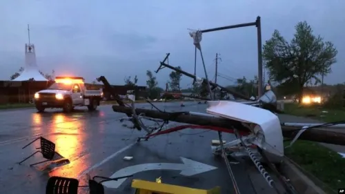 Tornado violento en Missouri deja 3 muertos y varios heridos