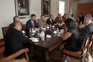 Organizaciones se reúnen con funcionarios de la SGG