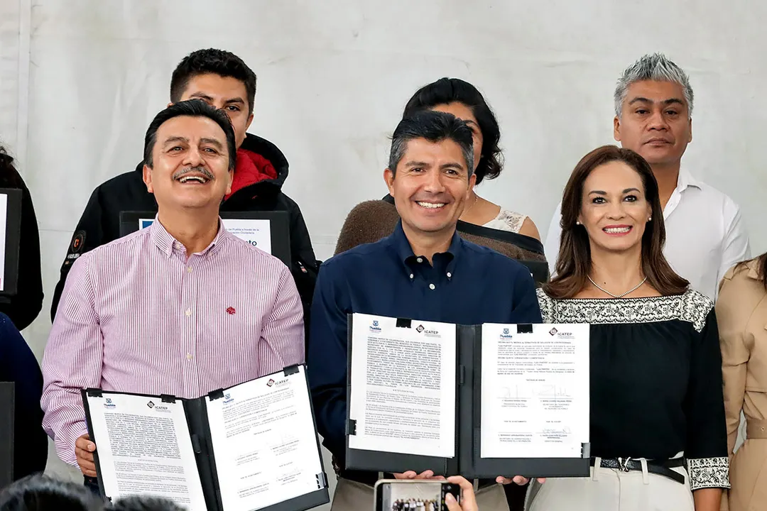 Eduardo Rivera Firma Convenio Icatep