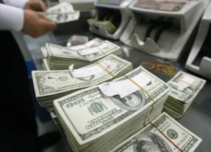 Reservas tocan su nivel más bajo desde abril