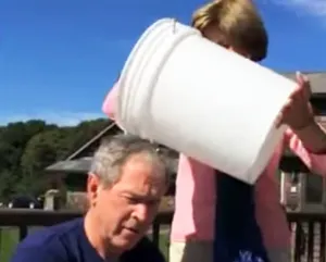 Hasta George Bush le entra al #IceBucketChallenge