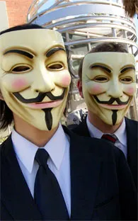 Colectivo Anonymous recibe una sopa de su propio chocolate