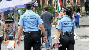 Policías estatales turísticos ubican a persona extraviada