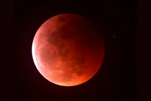 Por tercera ocasión en menos de un año, habrá eclipse total de luna