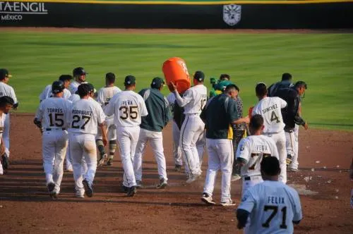 Vibrante regreso de Pericos y se queda con la serie ante Saltillo