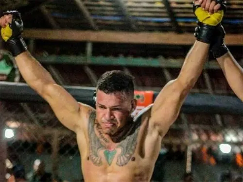 Asesinan a luchador de MMA frente a su familia