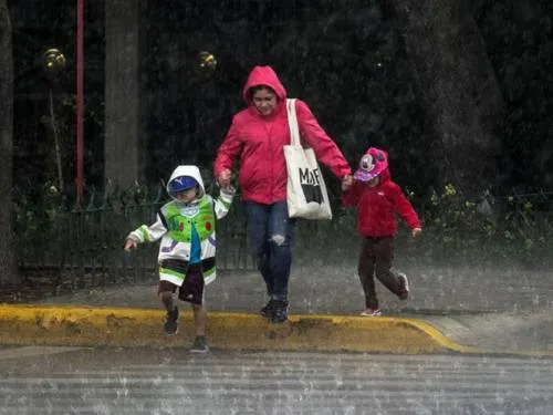 Prevén tormentas muy fuertes y descenso de temperatura a lo largo del país