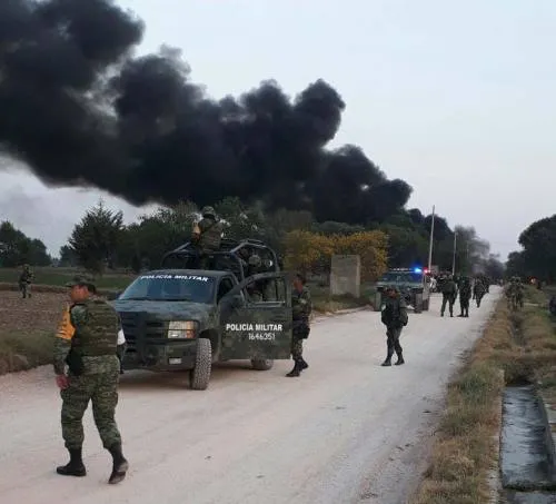 Atienen autoridades incendio de ducto de Pemex en Tepeaca