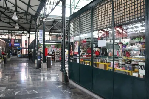 Centro comercial que condonó renta a locatarios, pide al ayuntamiento apoyo para retirar ambulantaje
