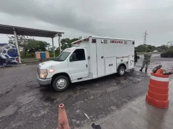 Detienen a 36 migrantes en una ambulancia pirata en Tabasco