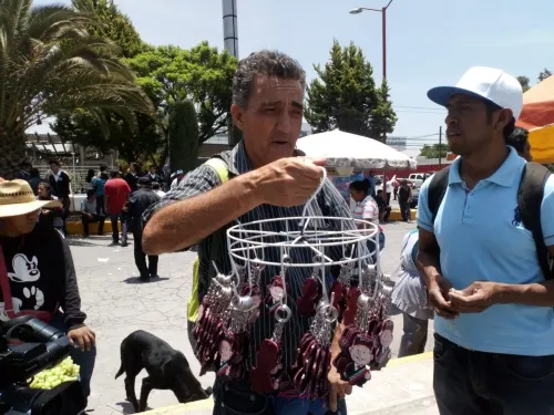 Como “pan caliente” se vendieron souvenirs de la “pejemanía”