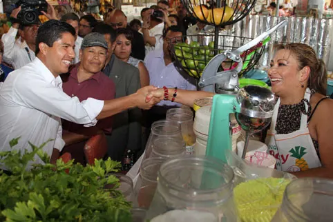 Eduardo Rivera entrega obras de mejoramiento en La Acocota