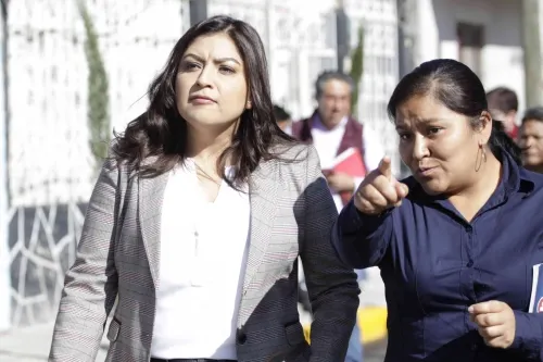 Exigen que la alcaldesa Claudia Rivera justifique su salario con trabajo