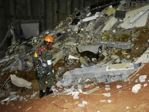 Encuentran cuerpo de mujer desaparecida en derrumbe de Monterrey